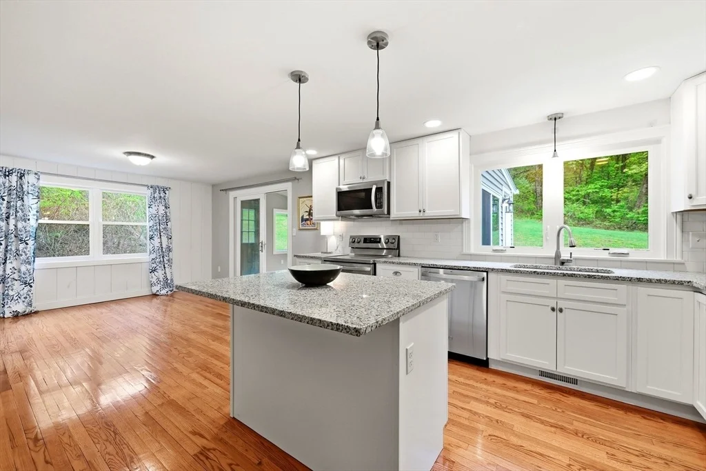 Photo of 1185 Bay Road