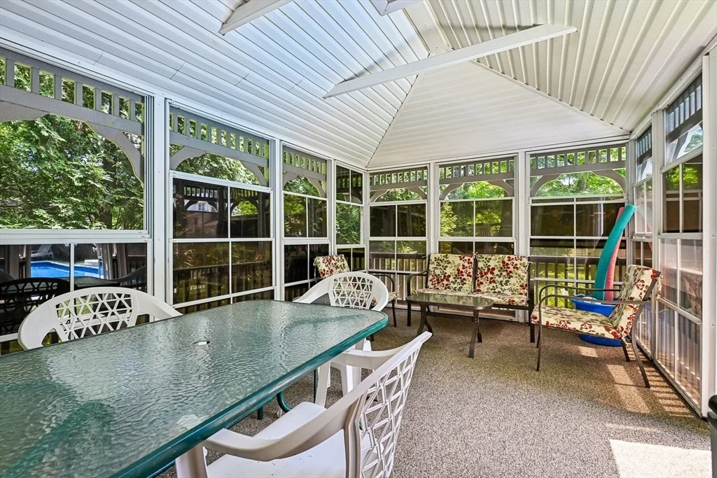 Photo of 6 Briarwood Dr