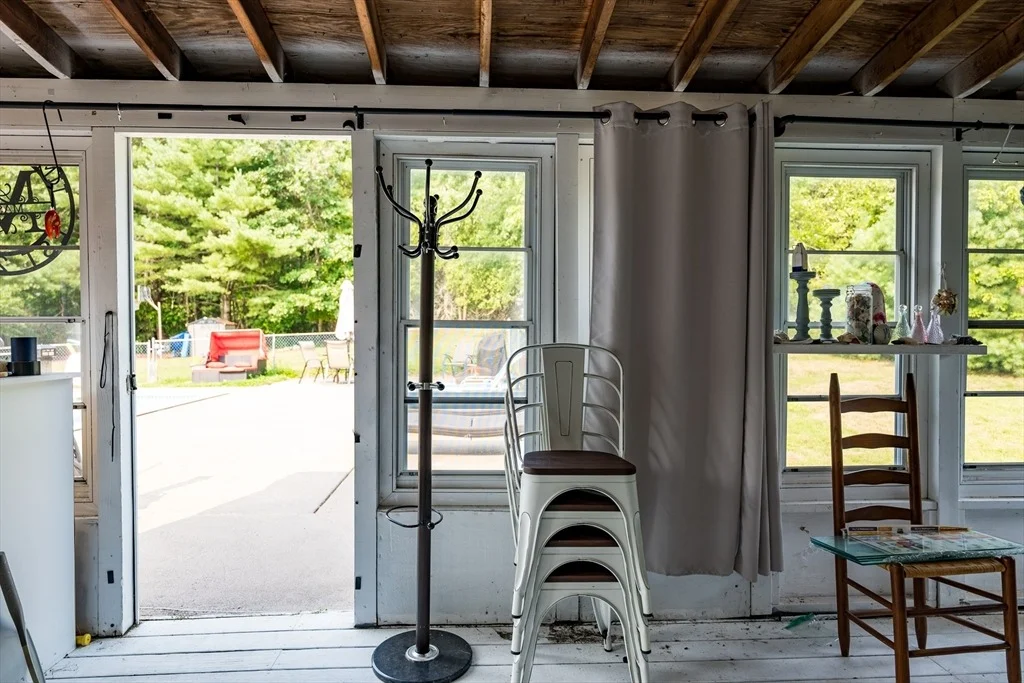 Photo of 649 Middle Rd