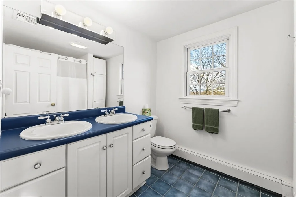 Photo of 1052 Greendale Ave