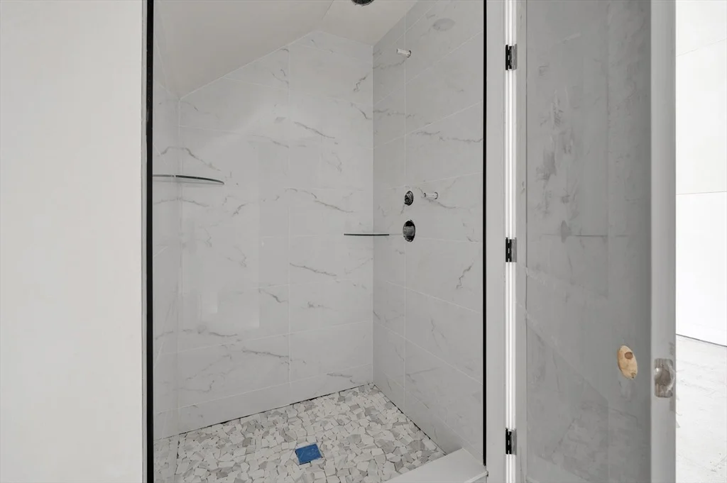 Photo of 18 Macdonald Dr