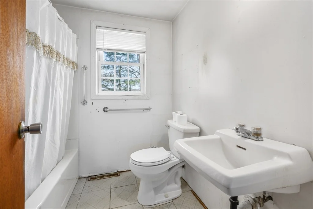 Photo of 22 Longfellow Dr