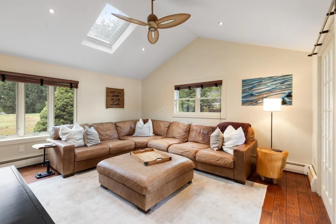 Photo of 35 Lakeside Blvd