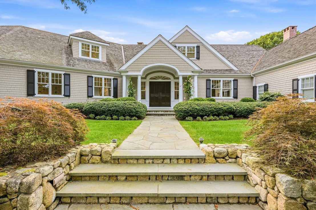 Photo of 16 Cove Point Lane