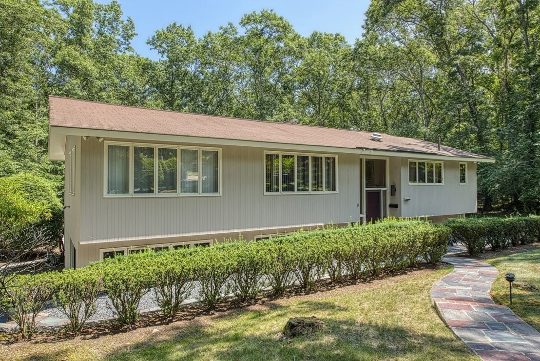 Photo of 9 West Ridge Dr
