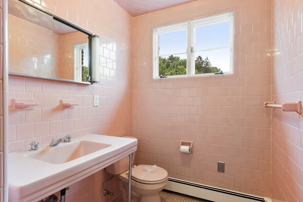 Photo of 21 Laurine Rd