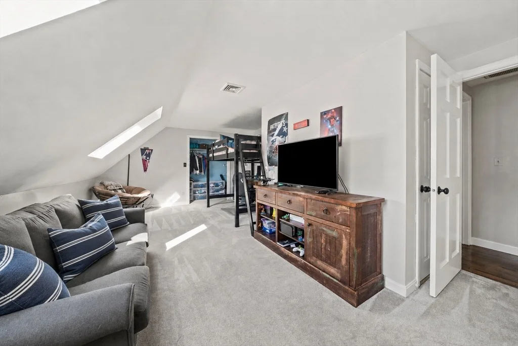 Photo of 114 Longwater Dr