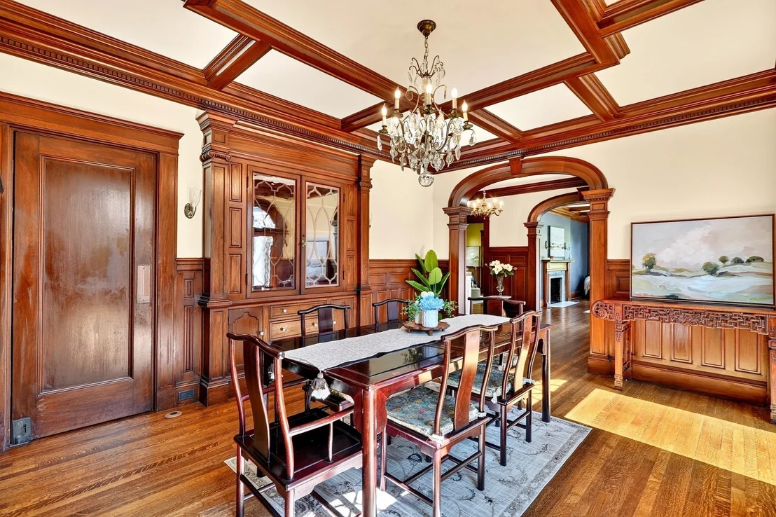 Photo of 127 Commonwealth Ave