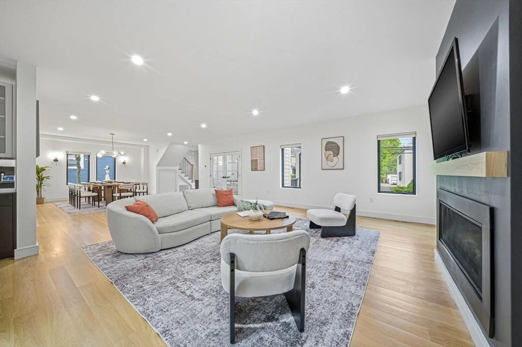 Photo of 284 Webster St