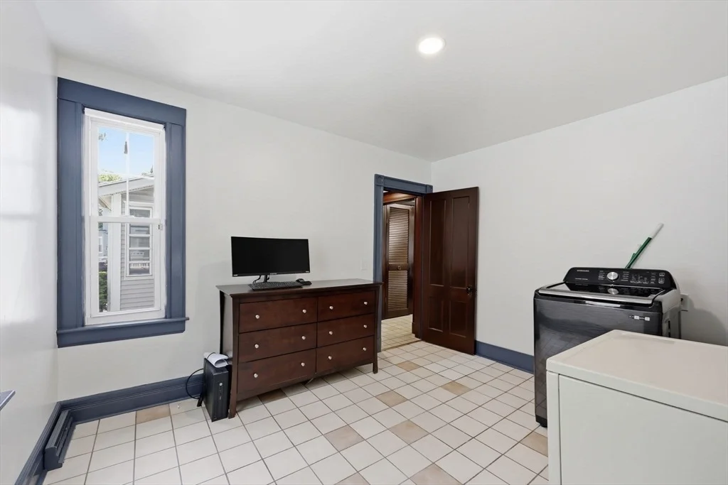 Photo of 585 Armory St