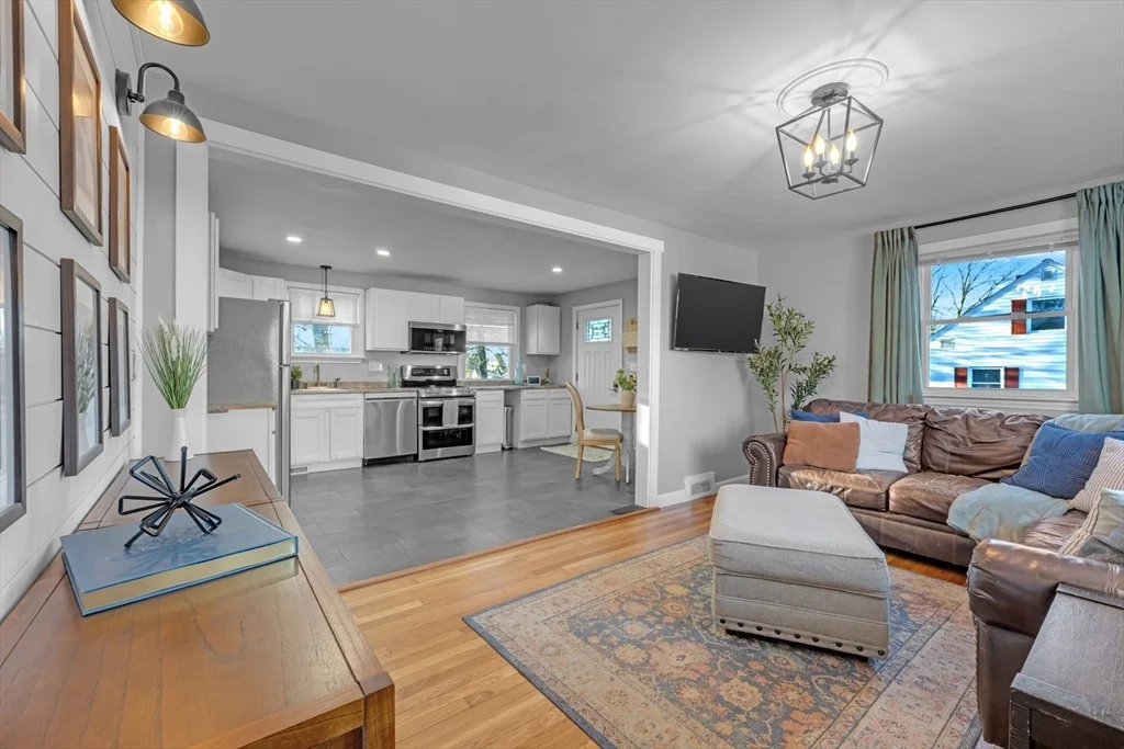 Photo of 8 Sunset Dr