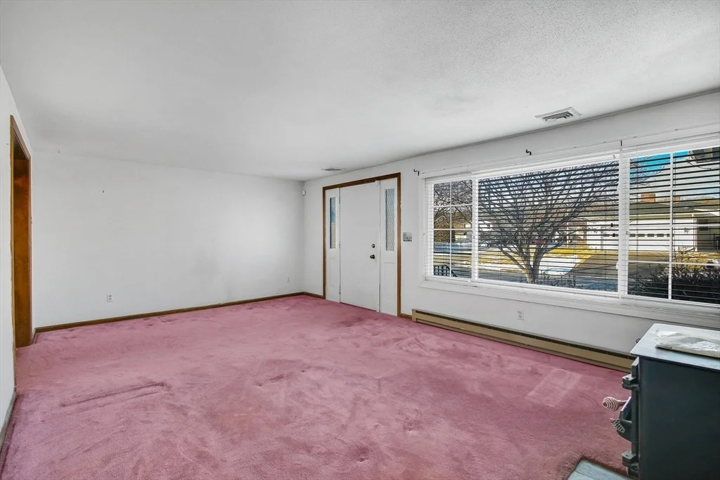 Photo of 17 Labelle Cir