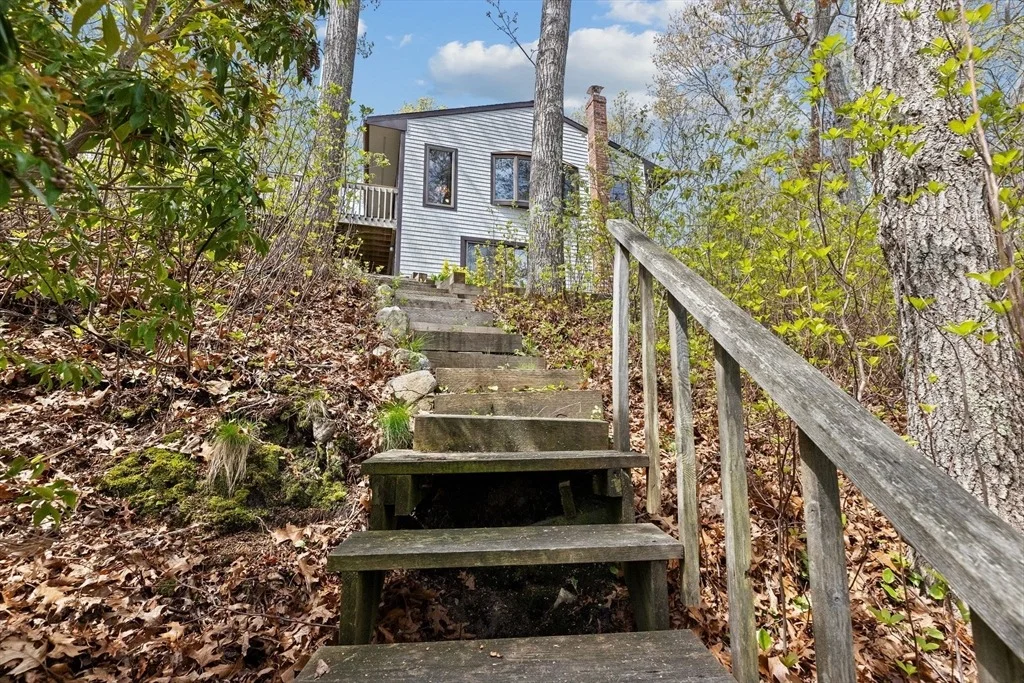 Photo of 10 Quamhassett Road