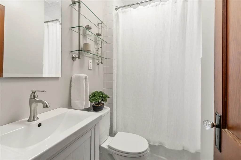 Photo of 32 Stocker Avenue