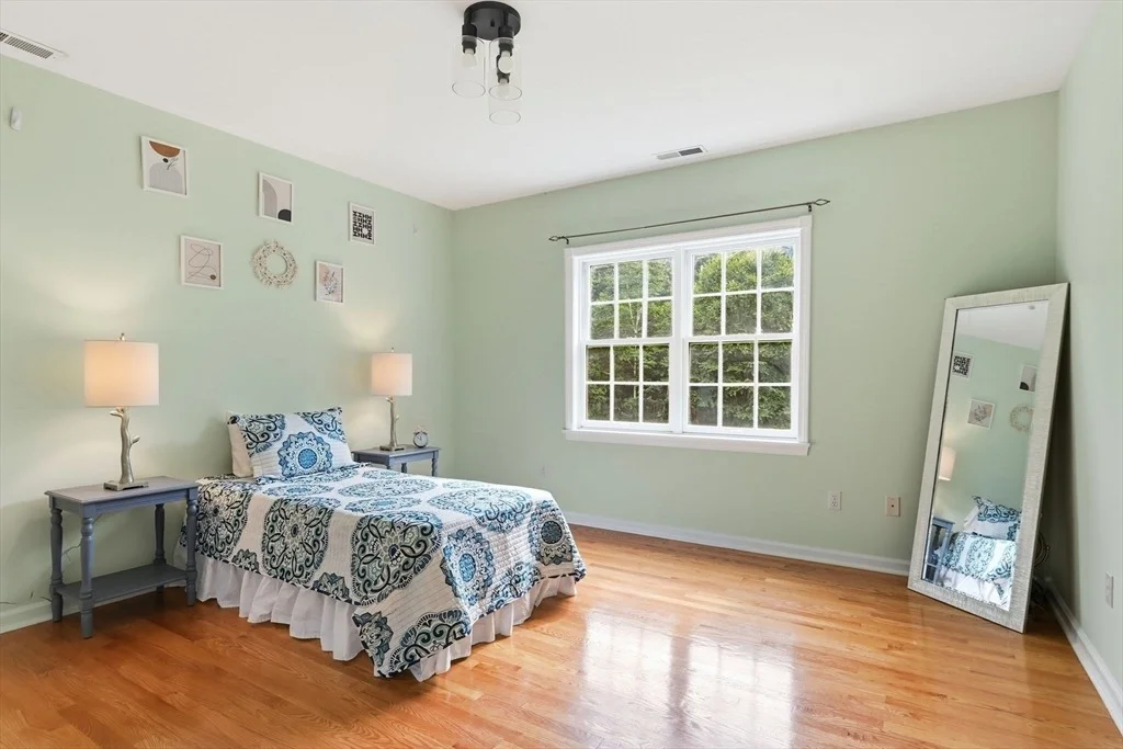 Photo of 20 Raymond Cir