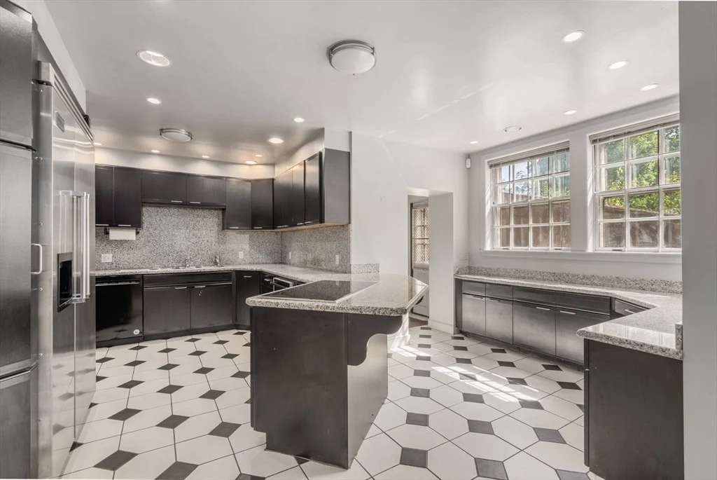 Photo of 180 Ivy St