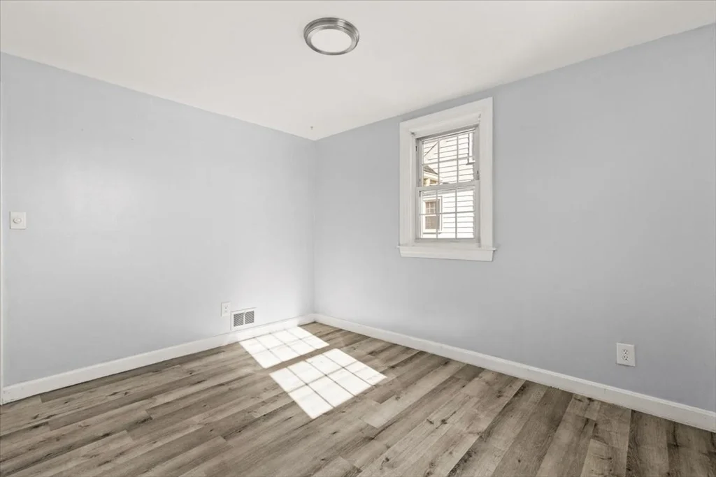 Photo of 922 Centre St