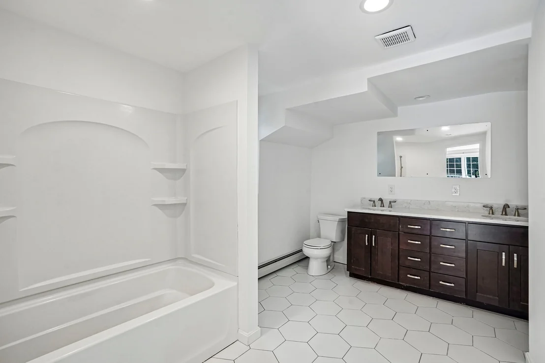 Photo of 7 Nirvana Dr
