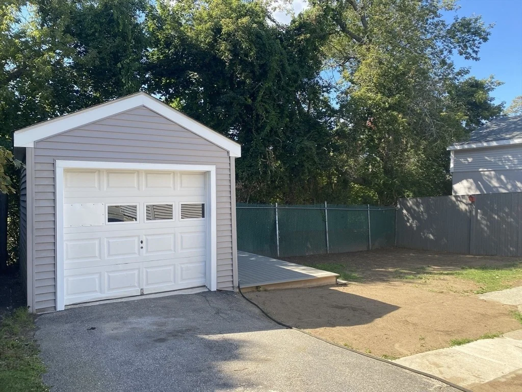 Photo of 986 N Eastern Ave
