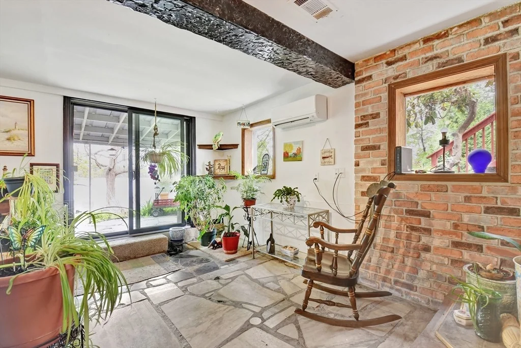 Photo of 31 Spring St