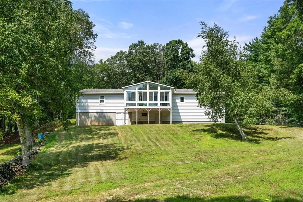 Photo of 749 Alpine Dr