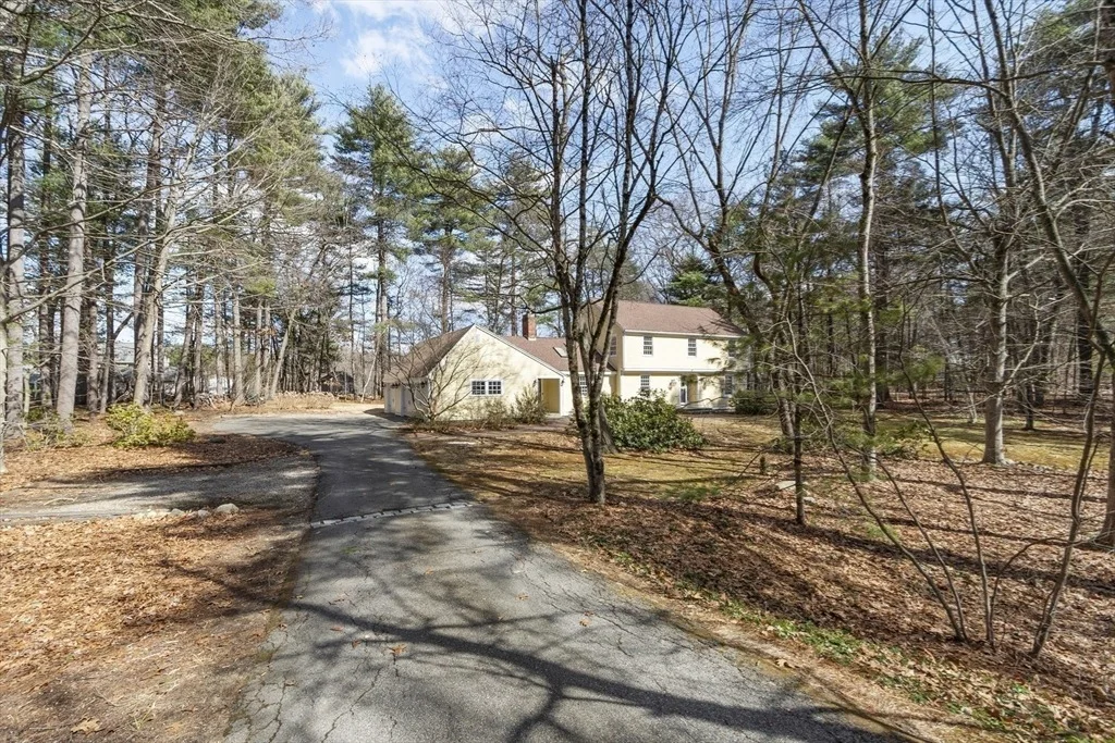 Photo of 1 Carlton Dr
