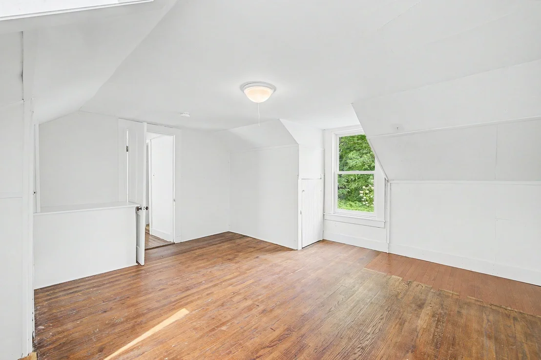 Photo of 293 Meadow Rd