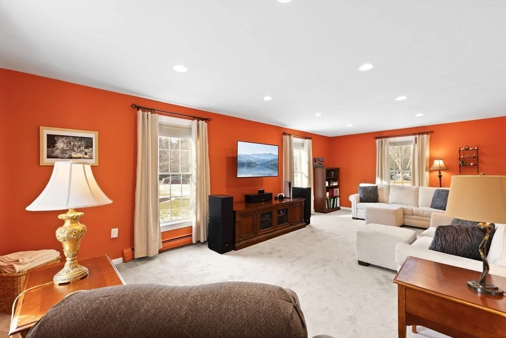 Photo of 40 Tabway Ln
