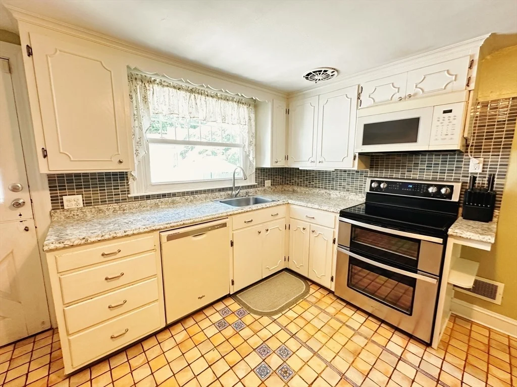 Photo of 24 Locust Rd