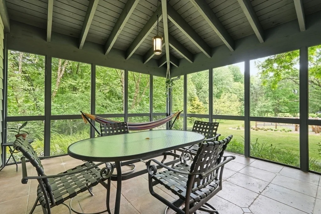 Photo of 18 Eveningstar Dr