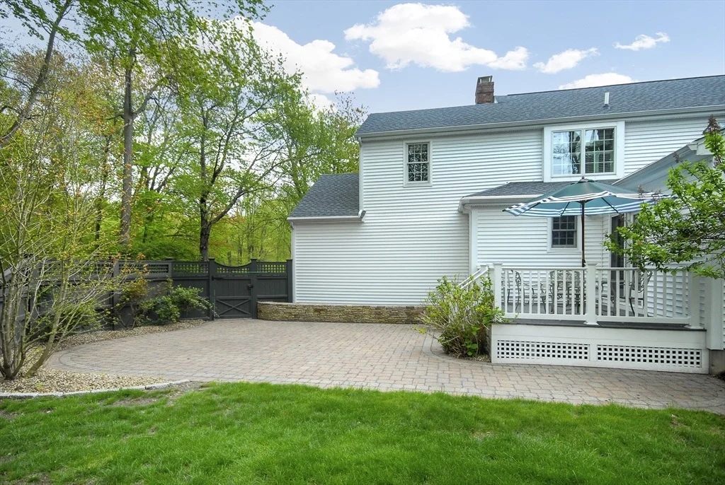 Photo of 2 Blackthorne Cir