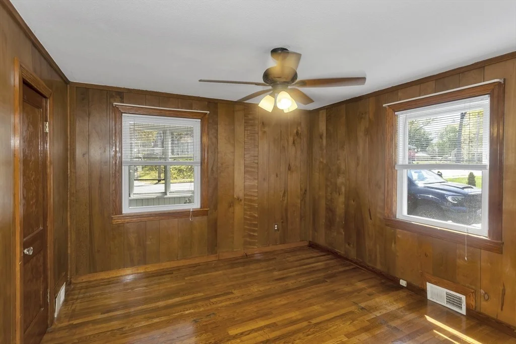 Photo of 582 Broadway St