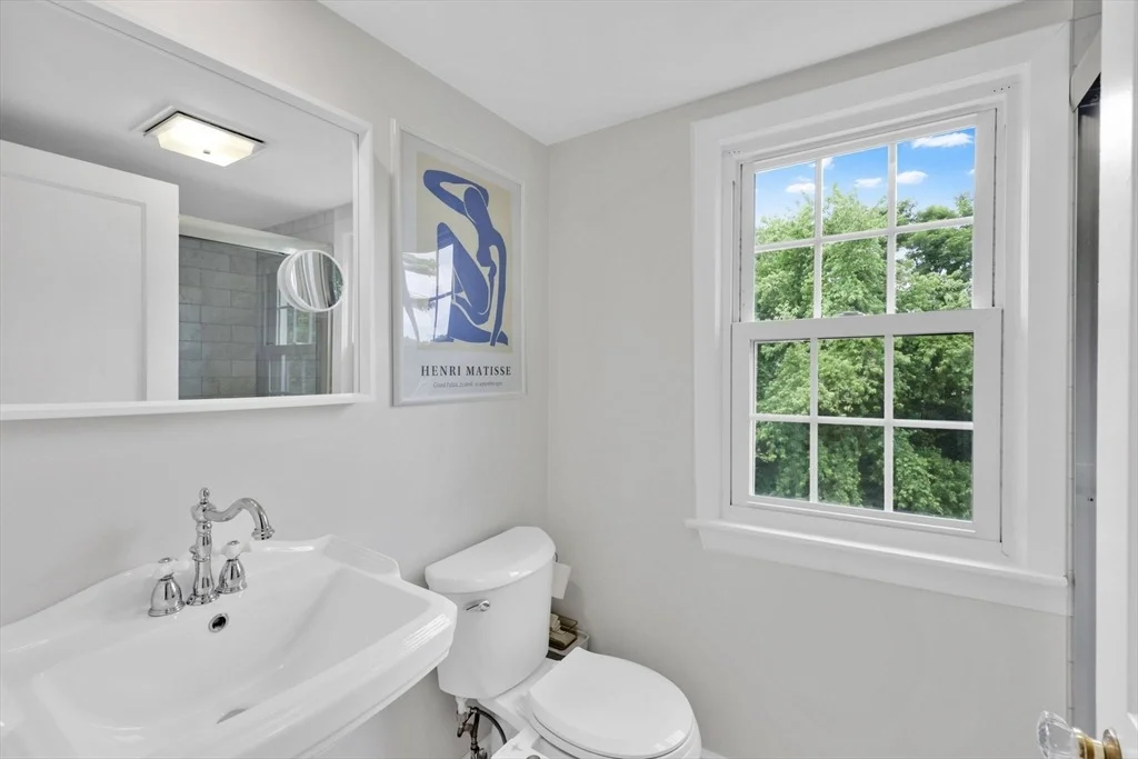 Photo of 378 Roosevelt Ave