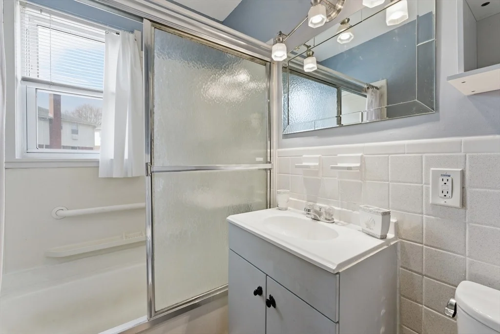 Photo of Unit B at 80 Colonial Cir