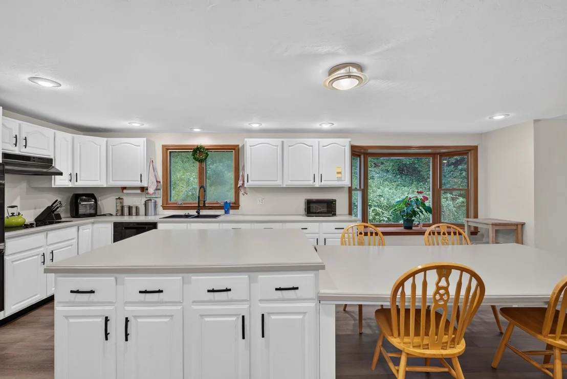 Photo of 10 Fairway Dr