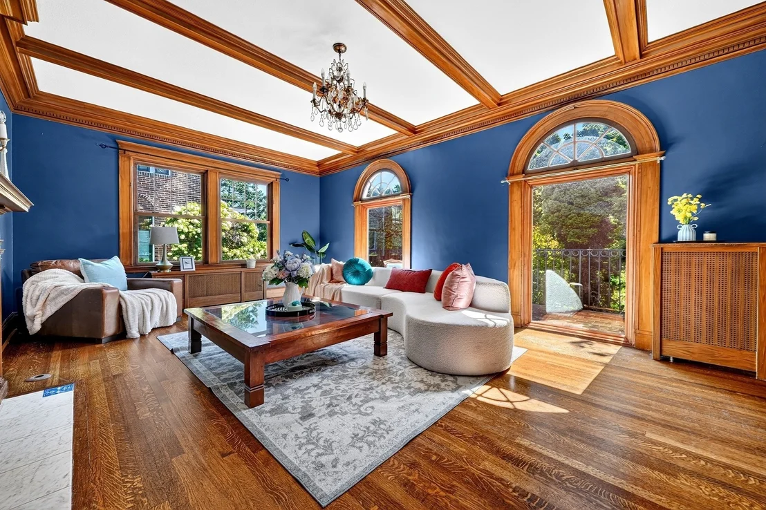 Photo of 127 Commonwealth Ave