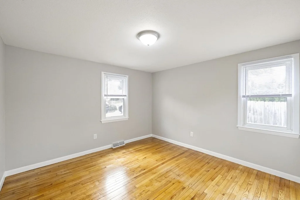 Photo of 28 Bog Hollow Rd