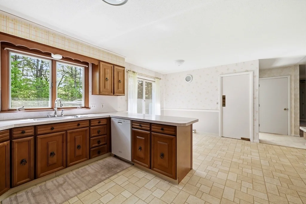 Photo of 1303 Plumtree Rd