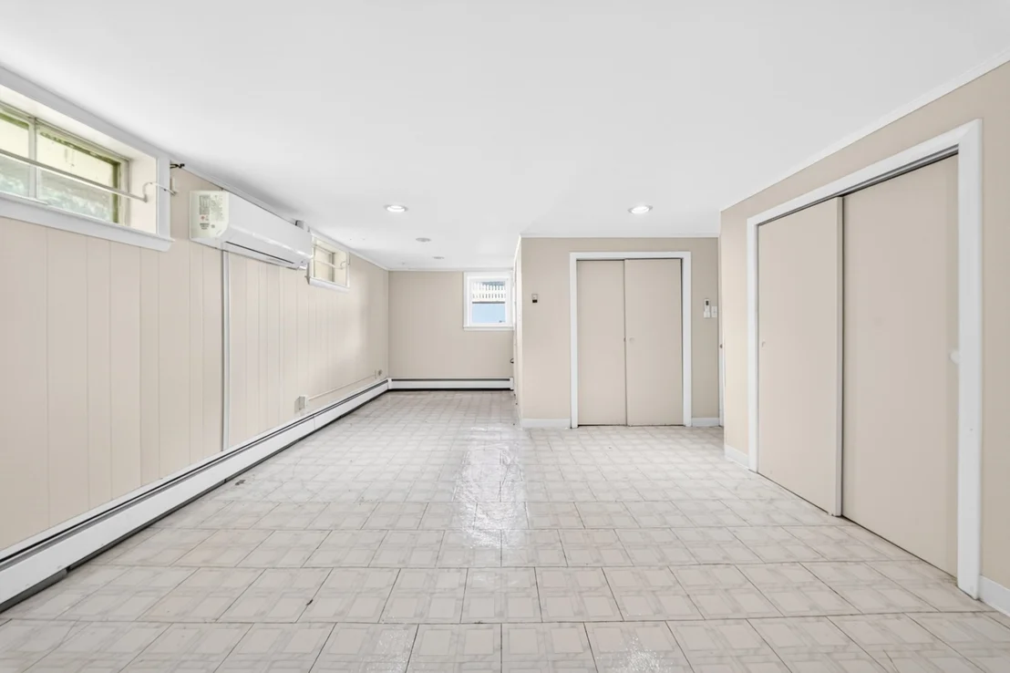 Photo of 33 Fairchild