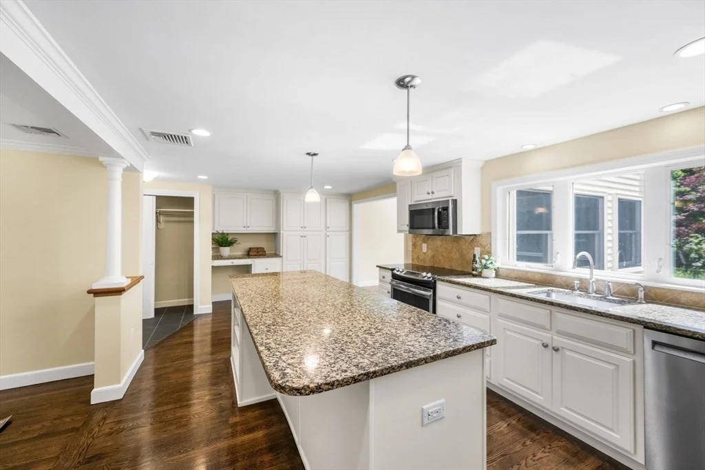 Photo of 30 Meadow Dr