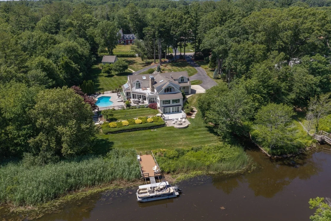 Photo of 112 River Rd