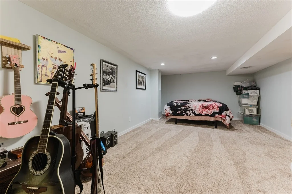 Photo of 649 Middle Rd