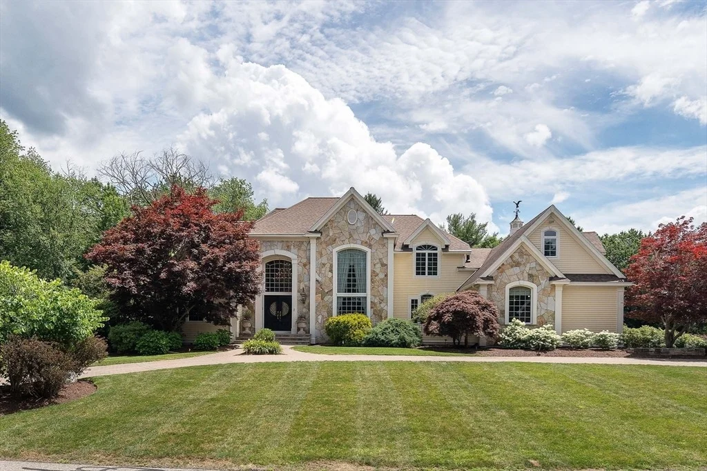 Photo of 8 Buttonwood Dr