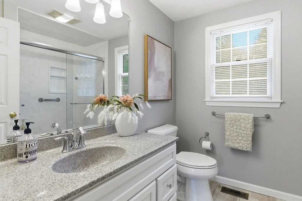 Photo of 6 Kristyn Ln