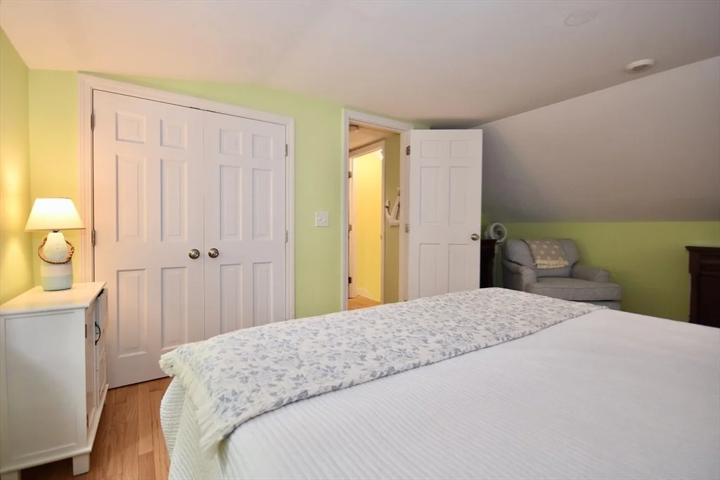 Photo of 64 Roseland Ter