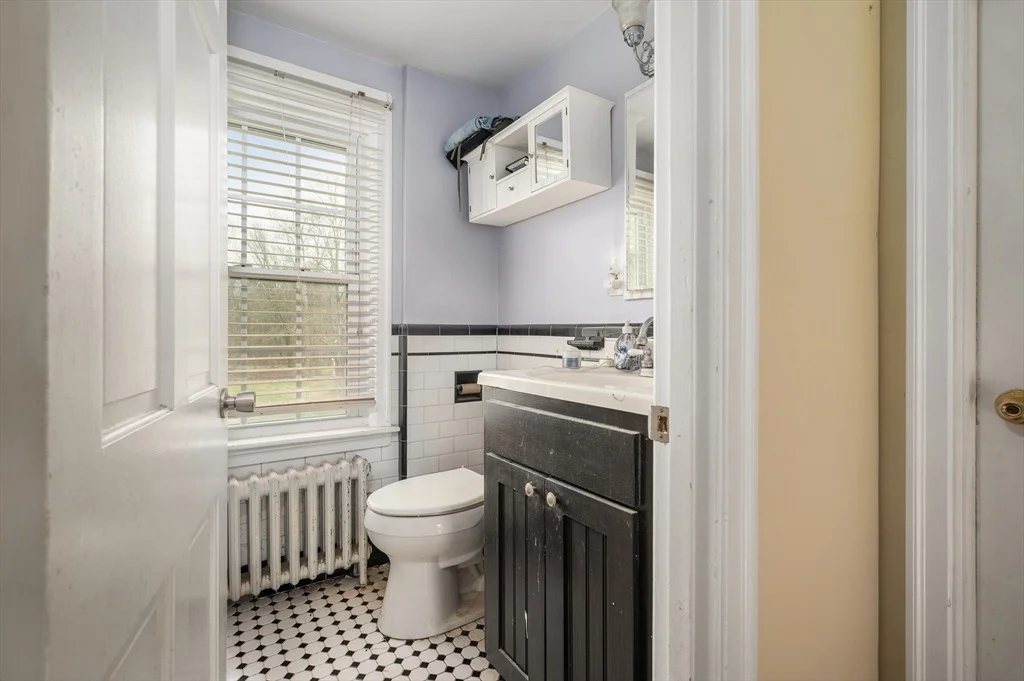 Photo of 1261 Putnam Pike