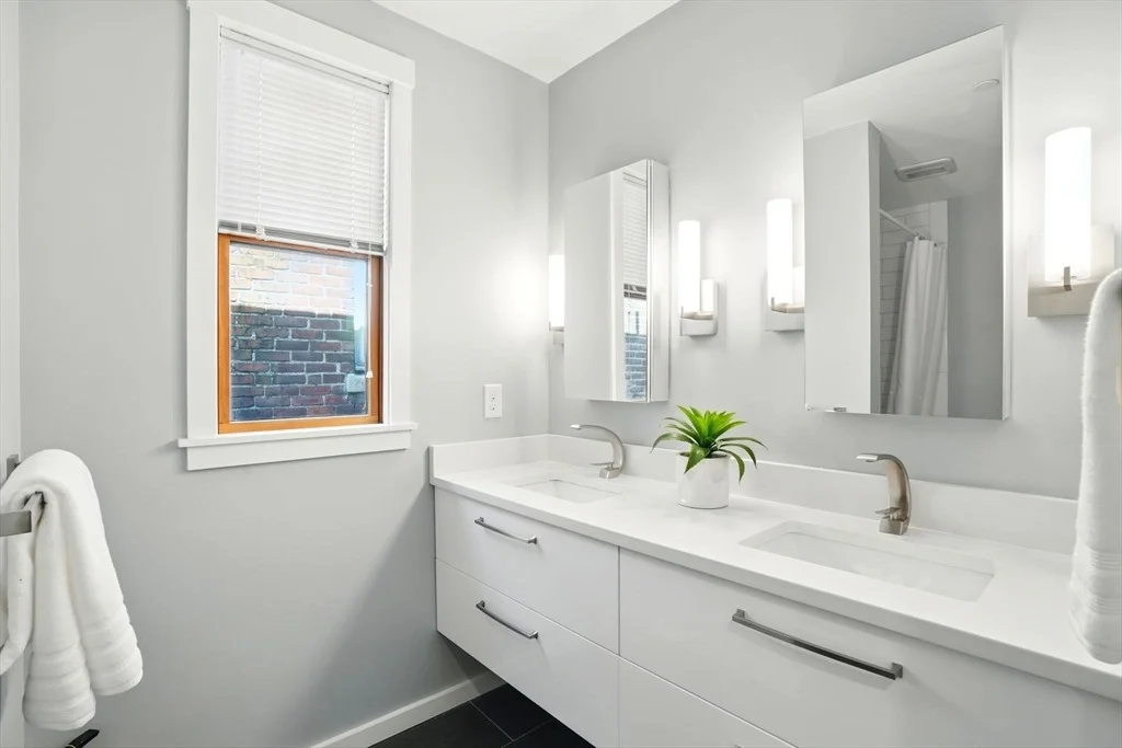 Photo of Unit 310 at 310 Broadway