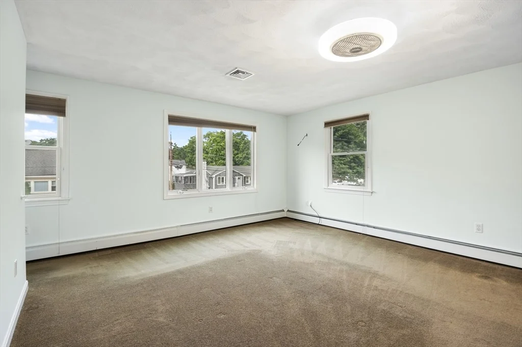 Photo of 4 Raymond Cir