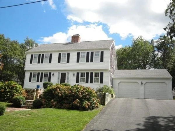 Photo of 35 Crown Grant Dr