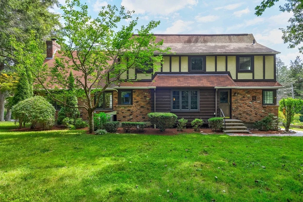 Photo of 6 Old Brook Dr